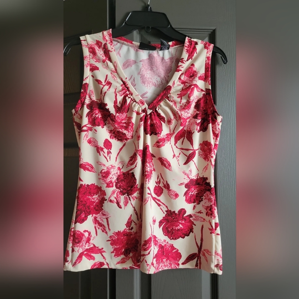 New York & Company Cream Sleeveless V-Neck Top with Red Floral Print